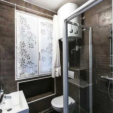Lauriston Halldis Apartment