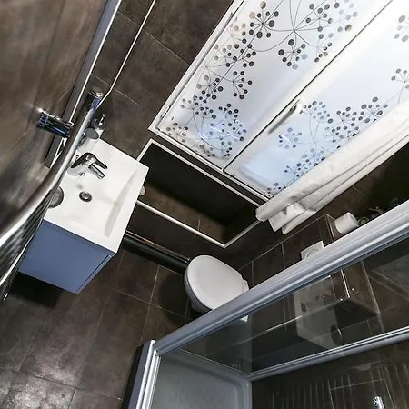 Lauriston Halldis Apartment